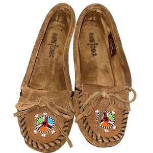 Minnetonka Shoes Minnetonka Me To We Moccasins Size 7 Poshmark